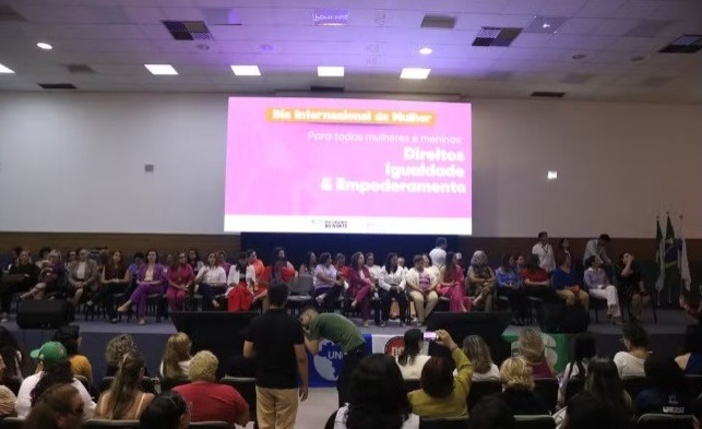 Fátima assina decreto que reserva 5% das vagas em empresas terceirizadas para mulheres vítimas de violência