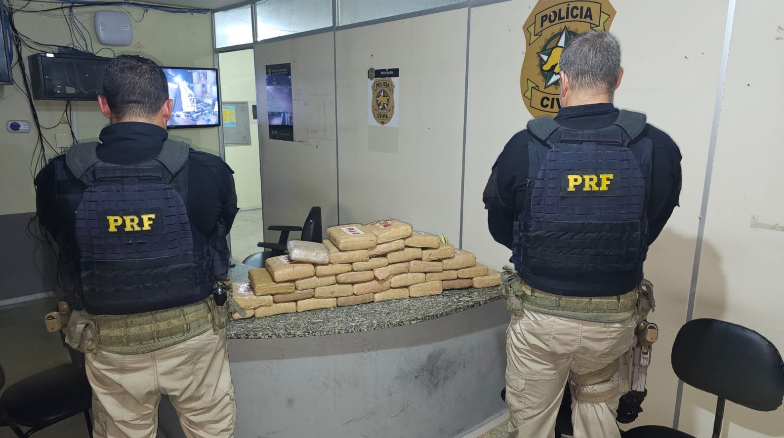 Trio é preso com 30 kg de 'supermaconha' na BR-304 no interior do RN