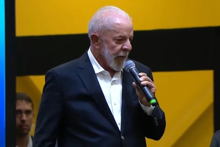 Lula critica Trump e diz que Brasil tem que ser respeitado: ‘Fale manso comigo, não adianta ficar gritando’
