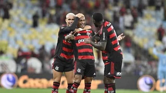 Flamengo bate Fluminense e larga na frente por título do Carioca; veja os gols