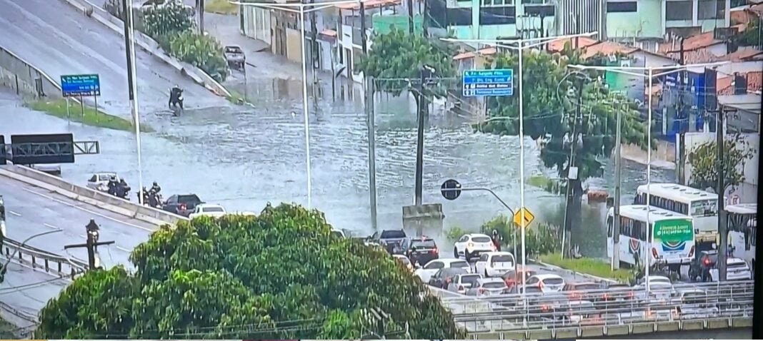 VÍDEO: Chuva causa transtornos e alagamentos em Natal; veja locais afetados