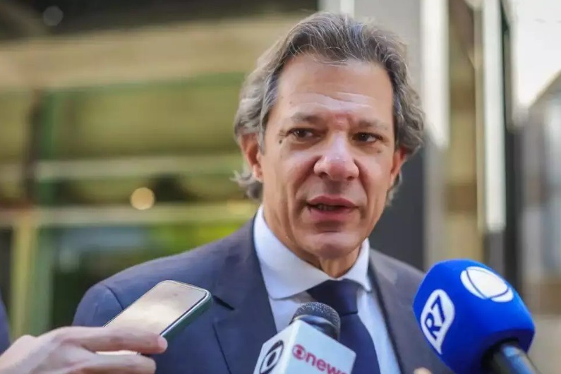 Haddad voa de jatinho da FAB a cada dois dias