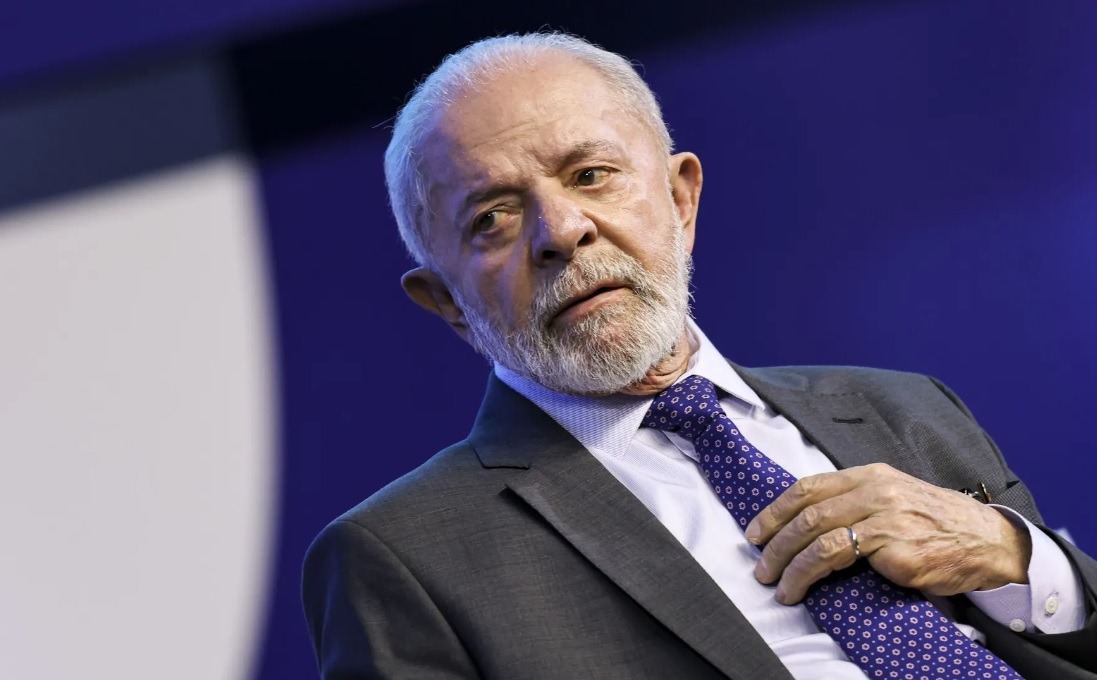 Lula entrega ao Congresso projeto que isenta do IR quem ganha até R$ 5 mil
