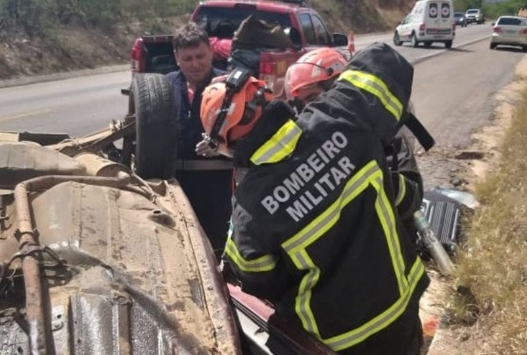Bombeiros resgatam motorista preso às ferragens na BR 226, no RN