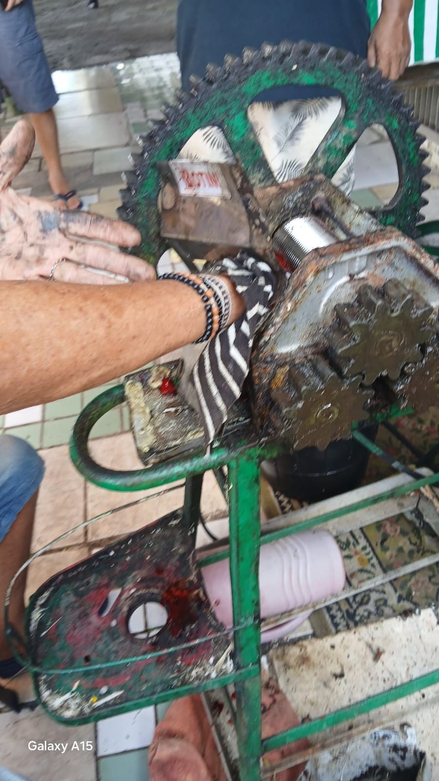 Bombeiros resgatam idoso com mão presa em moedor de cana em Natal