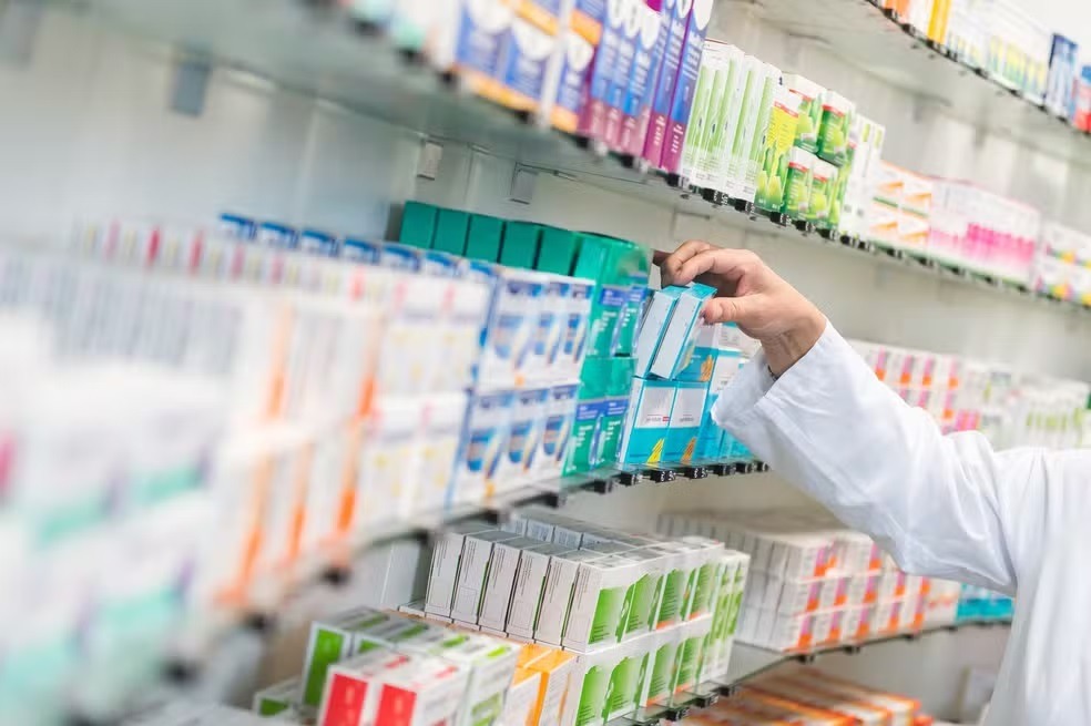 Conselho autoriza que farmacêutico prescreva remédios; médicos reagem