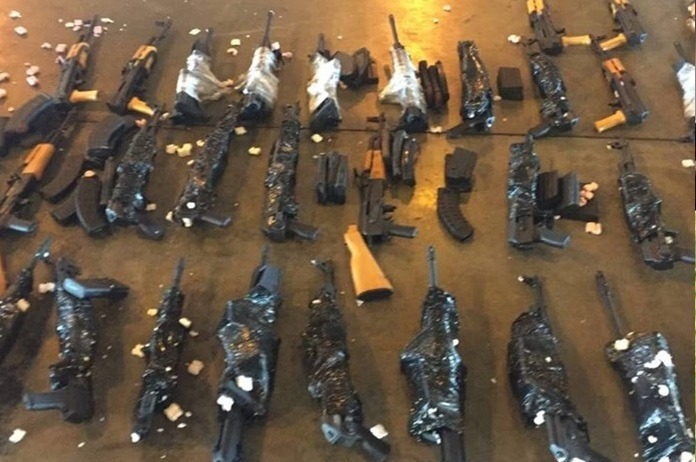 Policial federal é suspeito de liderar esquema do "Senhor das Armas" que vendeu 2 mil fuzis para o CV