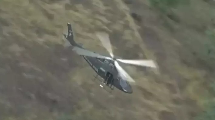 Copiloto de helicóptero da polícia é baleado na cabeça durante operação no RJ