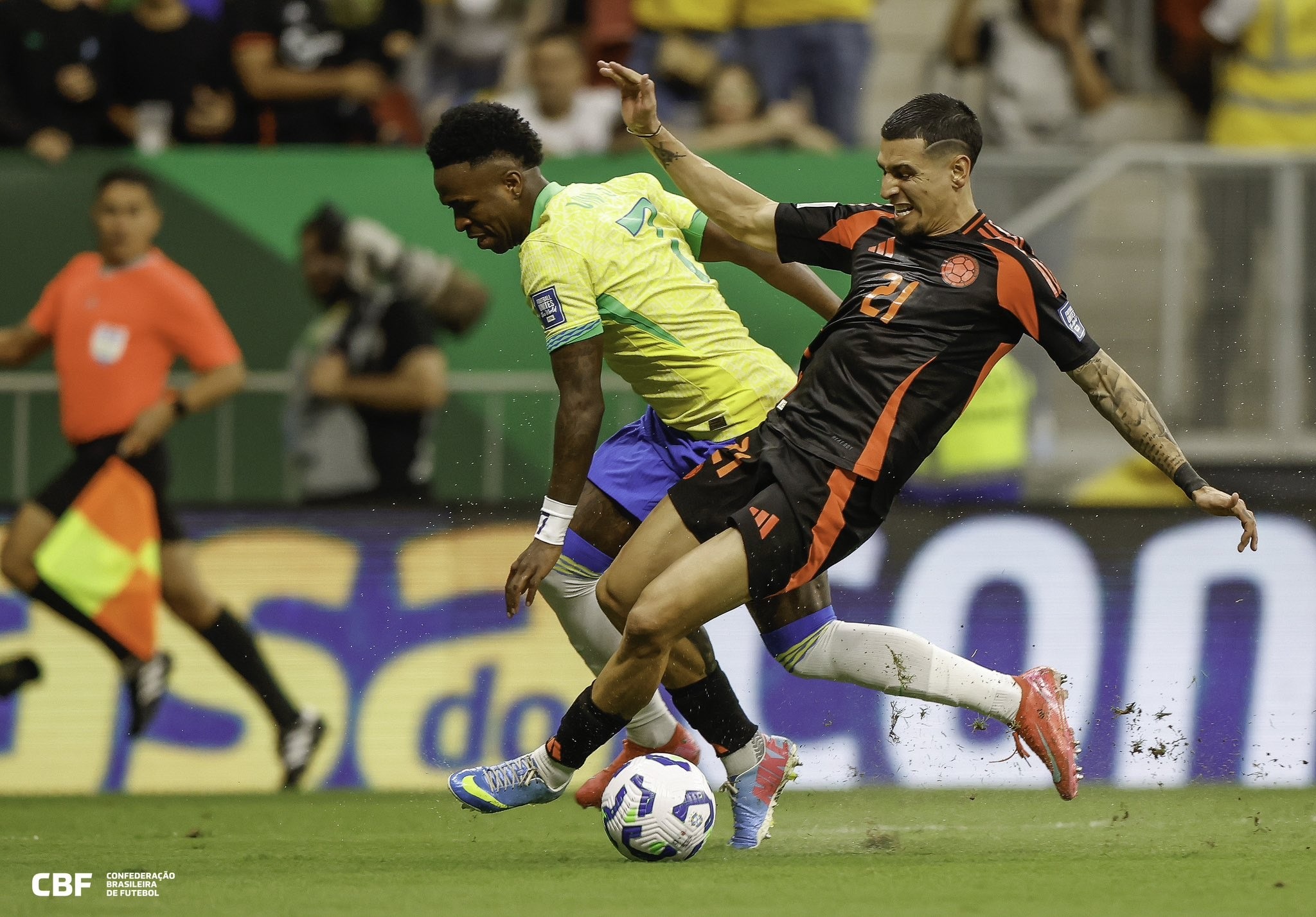 Brasil vence a Colômbia com gol de Vini Jr nos acréscimos; veja lances