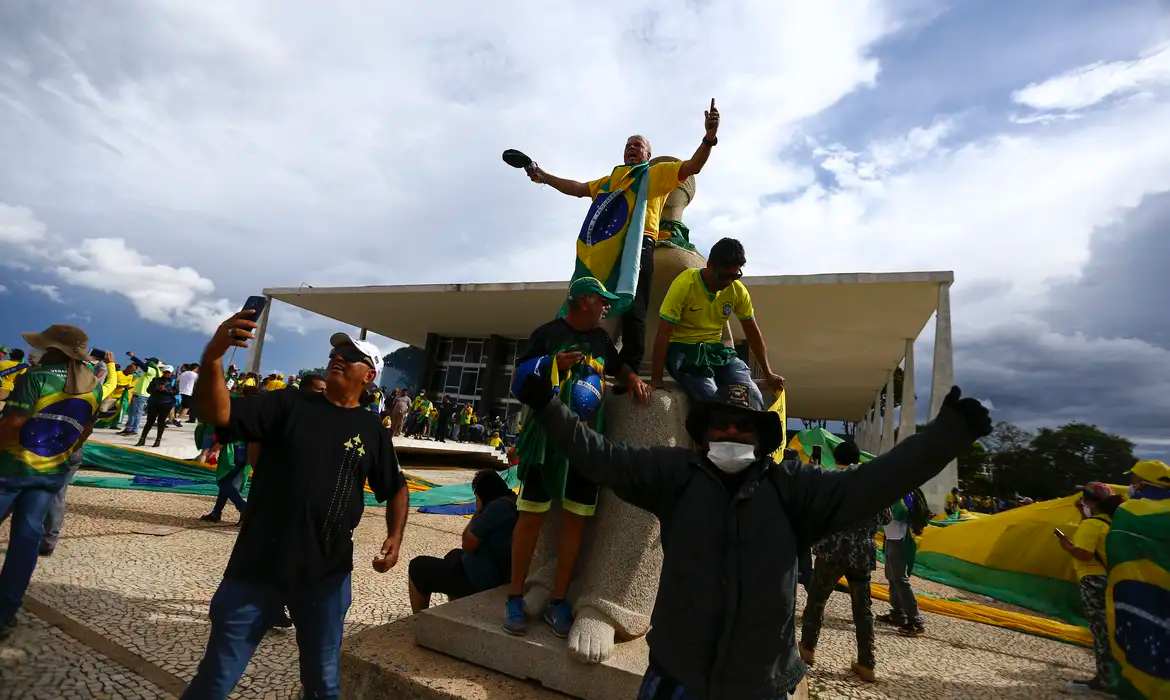 PoderData: 51% são contra anistia aos presos do 8/1; 37%, a favor