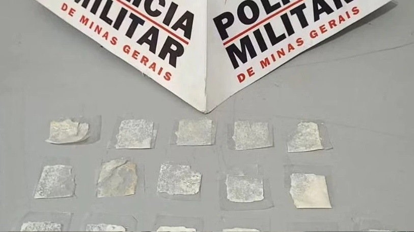 Criança de 4 anos distribui papelotes de cocaína para colegas na escola após confundir droga com doce