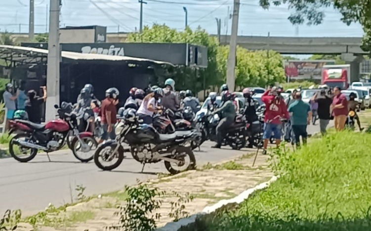 Motociclistas fecham avenida em Mossoró em protesto após acidente com morte