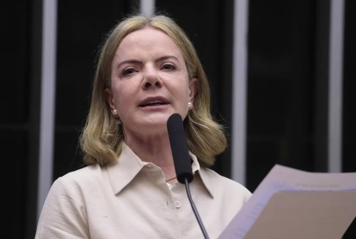 Gleisi apaga post que chamava política pública de “empréstimo de Lula”