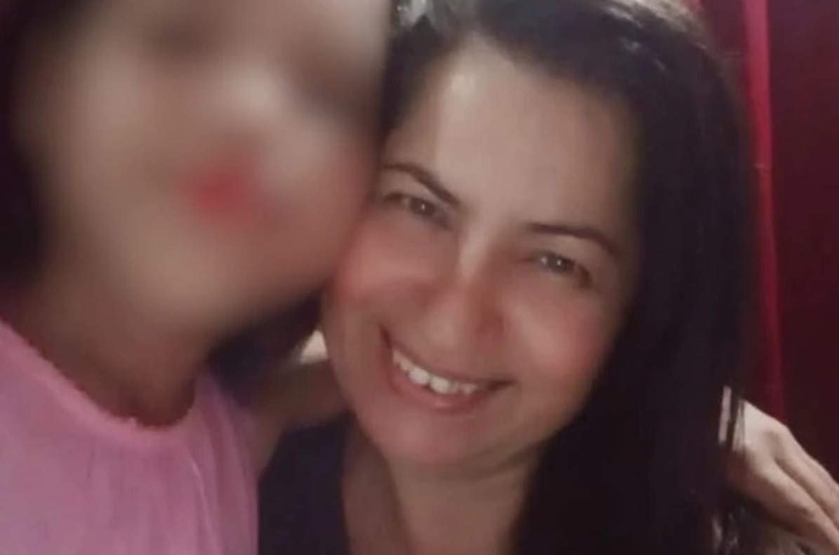 Avó e neta são encontradas mortas em casa ao lado de mensagem de desculpa