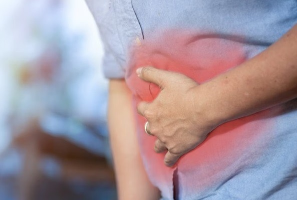 Câncer de intestino: saiba sintomas, fatores de risco e como prevenir