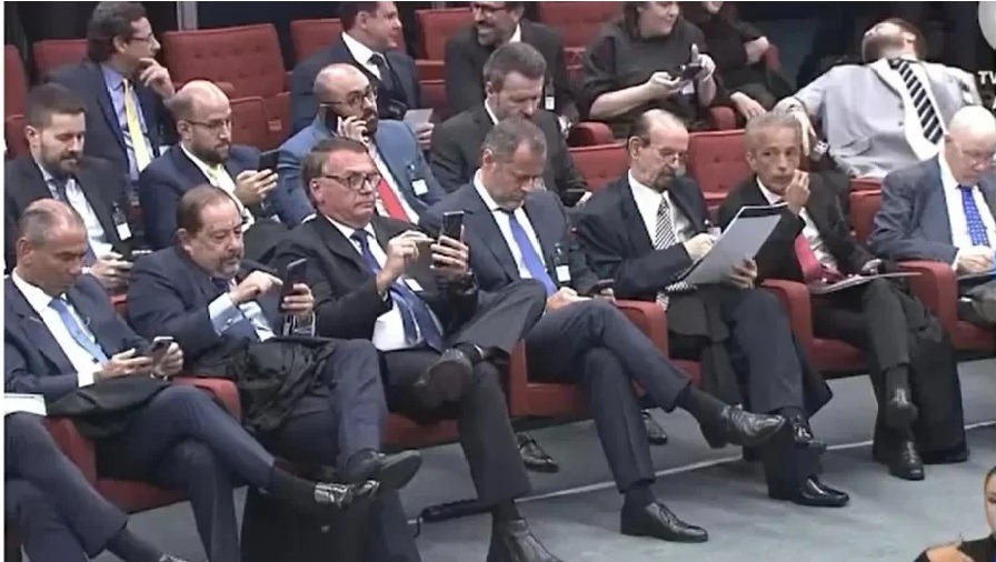 Bolsonaro acompanha na primeira fileira julgamento do STF que pode torná-lo réu