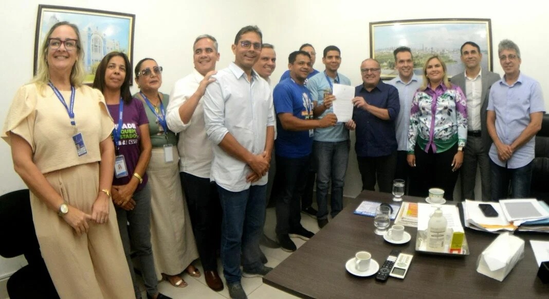 Prefeitura do Natal formaliza aumento de 6,27% para professores da rede municipal