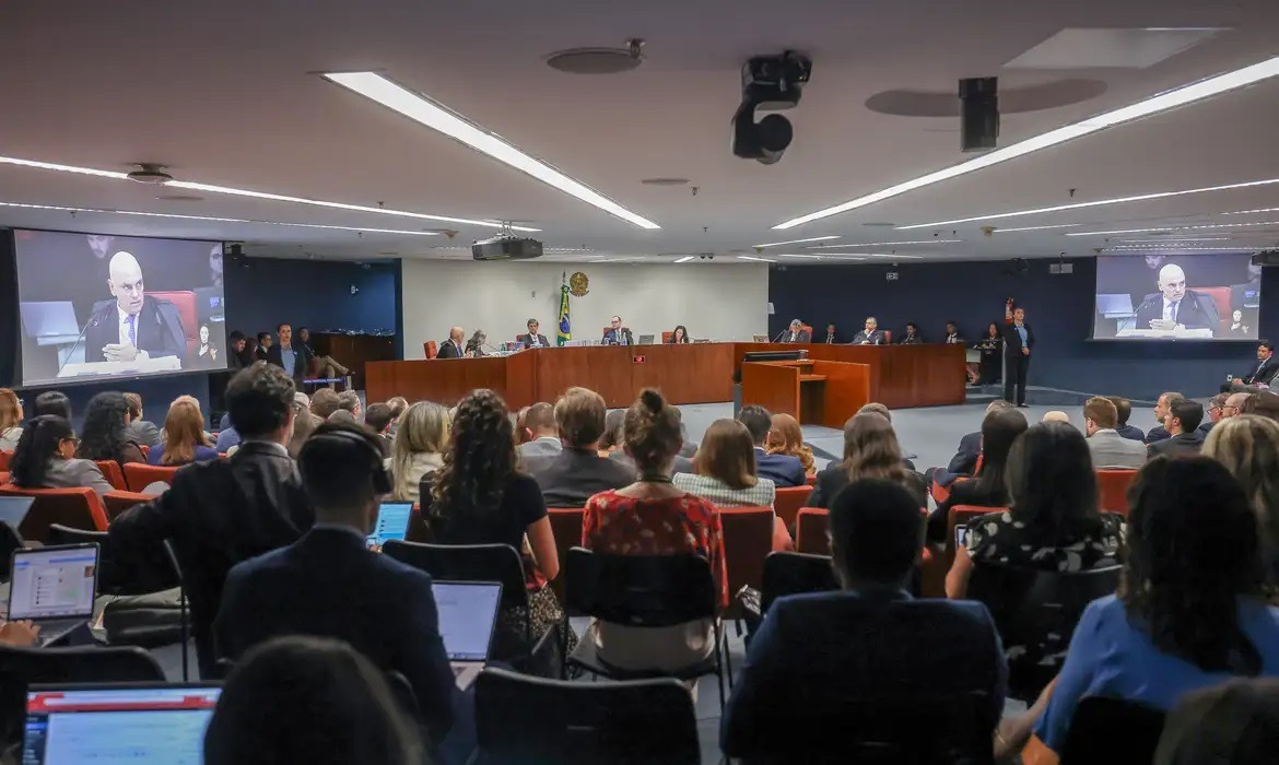 STF retoma hoje julgamento que decide se Bolsonaro e mais 7 viram réus