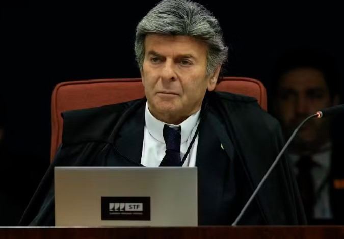 Fux vai rever pena de mulher condenada por pichar estátua do STF com batom