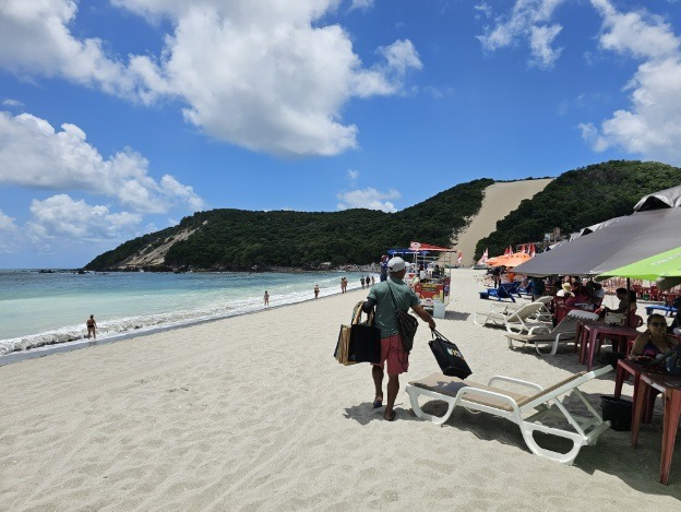 Limpeza em Ponta Negra completa um mês e atinge 741.300 m²