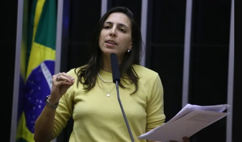 “Bolsonaro no banco dos réus é histórico”, diz Natália Bonavides