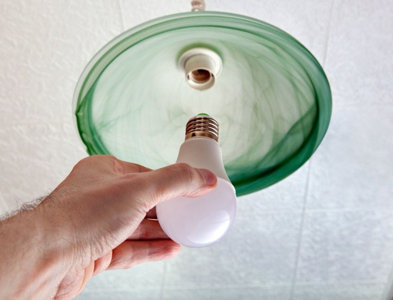 Consumidor não pagará cobrança extra sobre conta de luz em abril, afima Aneel