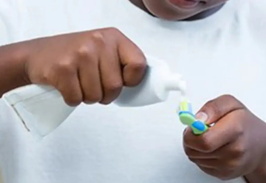 Anvisa suspende interdição de venda de creme dental da Colgate