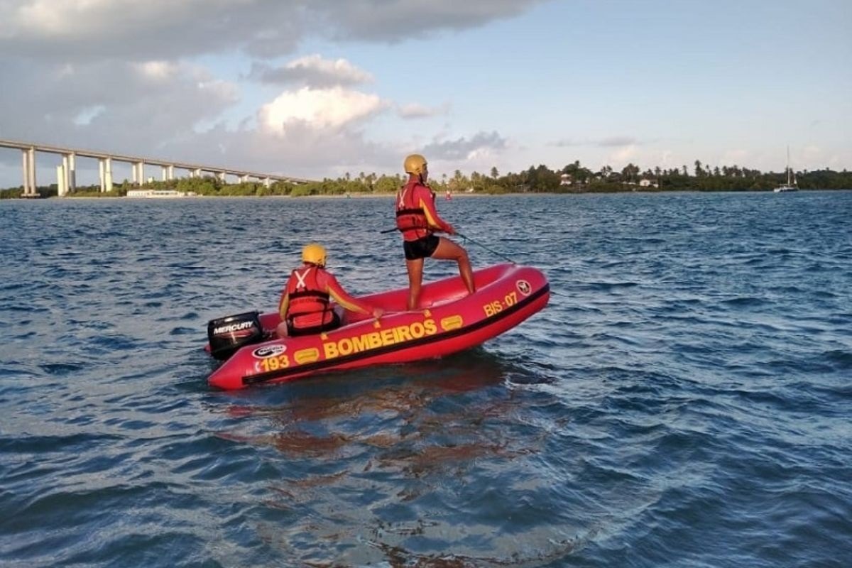 Jet ski vira e jovem de 17 anos morre afogado no município de Lagoa Salgada