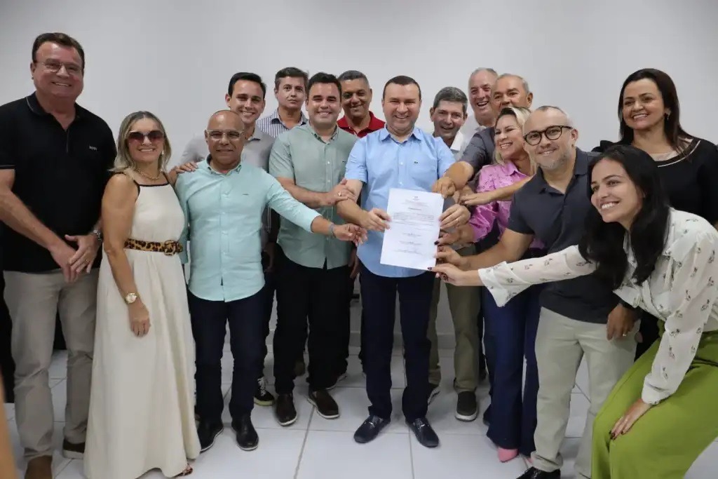  Prefeito assina ordem de serviço para pavimentação no Distrito Industrial de Macaíba