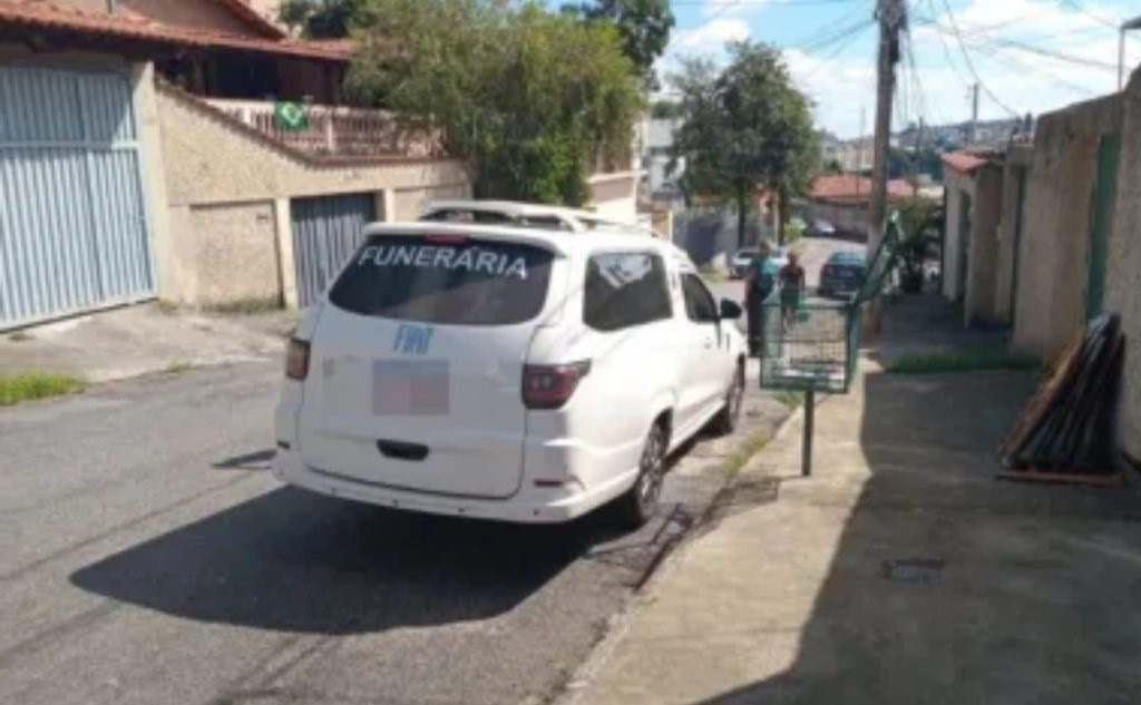 Carro funerário com corpo dentro é roubado em Belo Horizonte
