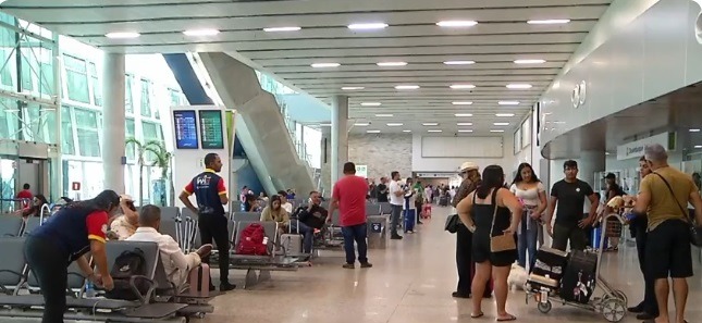 Companhia aérea é condenada a indenizar passageiros que ficaram 15 horas no Aeroporto de Natal após voo ser cancelado