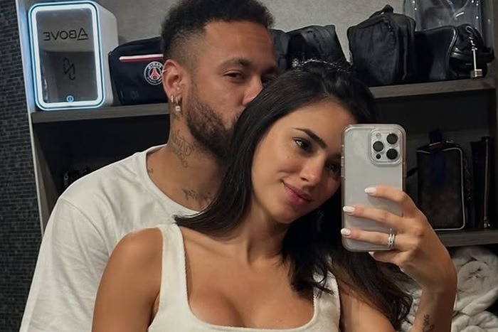 Neymar e Bruna Biancardi fazem culto em casa após crise no casamento