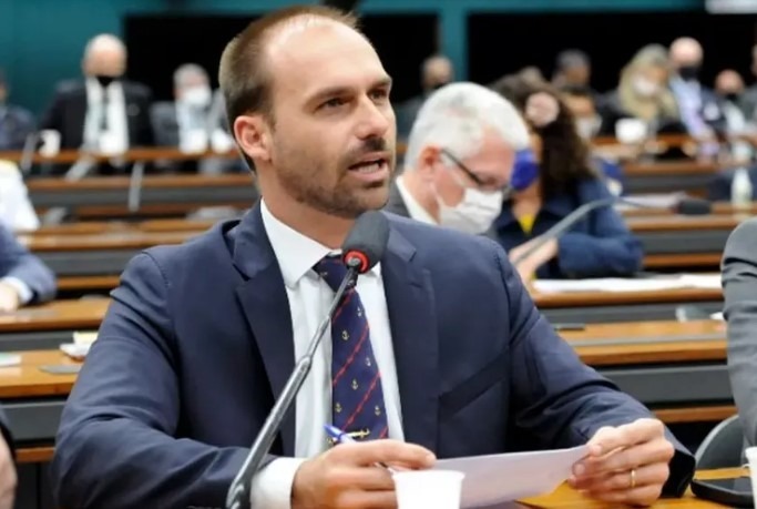 Se necessário, abdicarei do cargo de deputado, diz Eduardo Bolsonaro