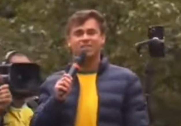 Nikolas chama Moraes de “covarde” e Barroso de “debochado” em discurso durante ato pela anistia