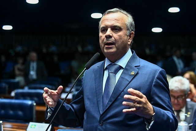 VÍDEO: “O povo nas ruas exige liberdade e justiça! Não vamos recuar!”, diz Rogério Marinho em ato pró-anistia ao 8/1