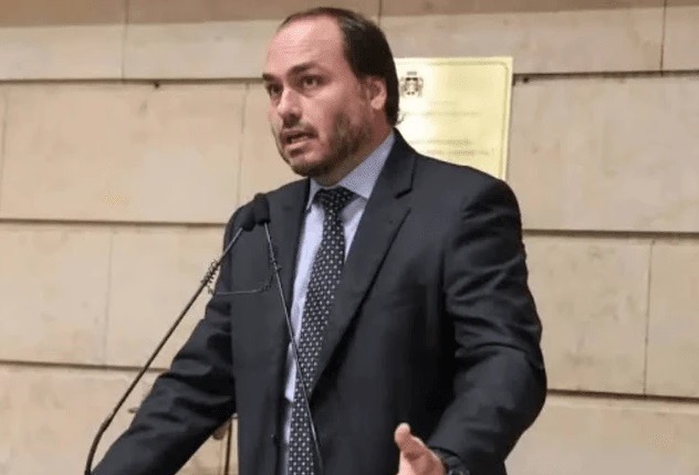 Abin paralela: Carlos Bolsonaro presta depoimento à PF sobre Ramagem