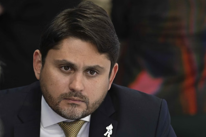 Juscelino decide pedir demissão a Lula após ser denunciado pela PGR