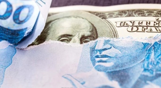 Real é a moeda que mais perde contra o dólar em meio à guerra comercial