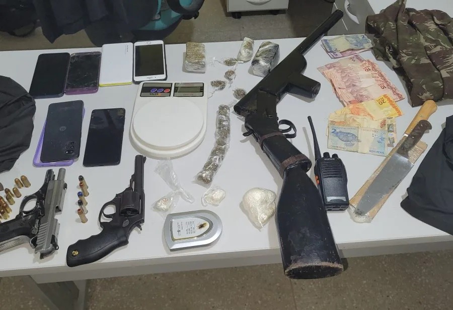 Polícia prende suspeitos por tráfico de drogas e apreende menor de idade em São Paulo do Potengi