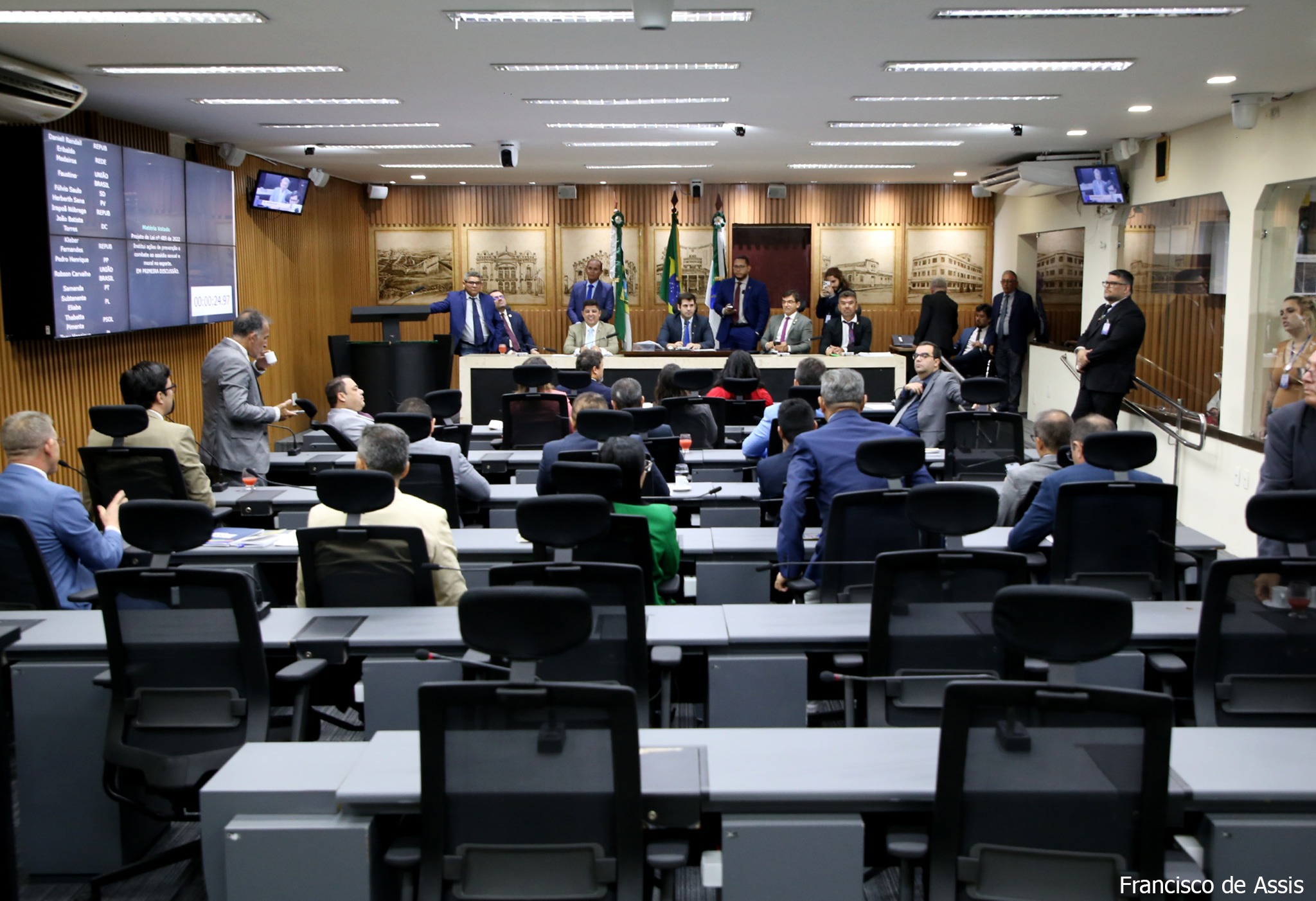Votação para concessão de título de cidadão natalense a Bolsonaro é adiada para quinta-feira