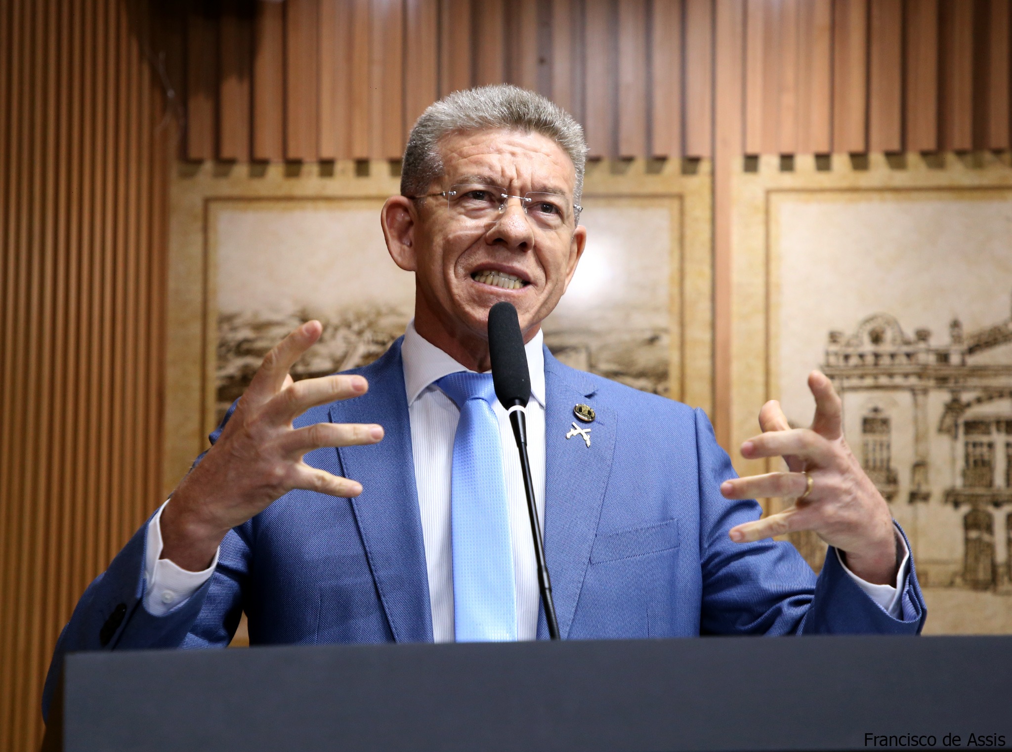 Vereador volta a ironizar críticas sobre título de cidadania para Bolsonaro: “O choro continua livre”