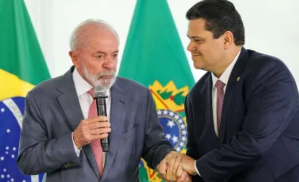 Lula vai se reunir com Alcolumbre antes de anunciar substituto de Juscelino