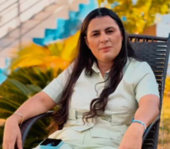 Foragida, ex-vice acusada de assassinato de prefeito do RN nega crimes: 'carrego a bondade e a humildade no coração'