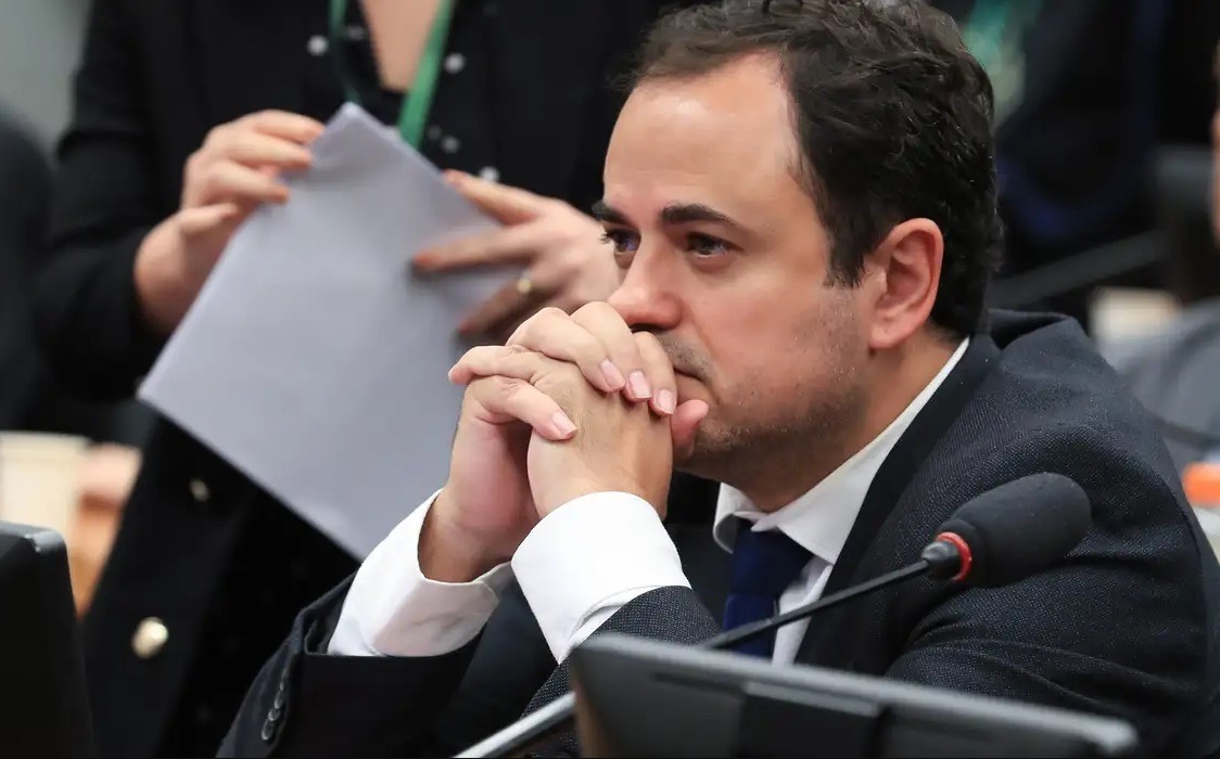 Deputado Glauber Braga toma soro fisiológico após 45 horas em greve de fome