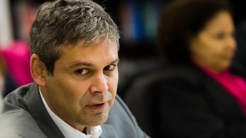 Líder do PT defende reduzir penas de condenados do 8 de Janeiro
