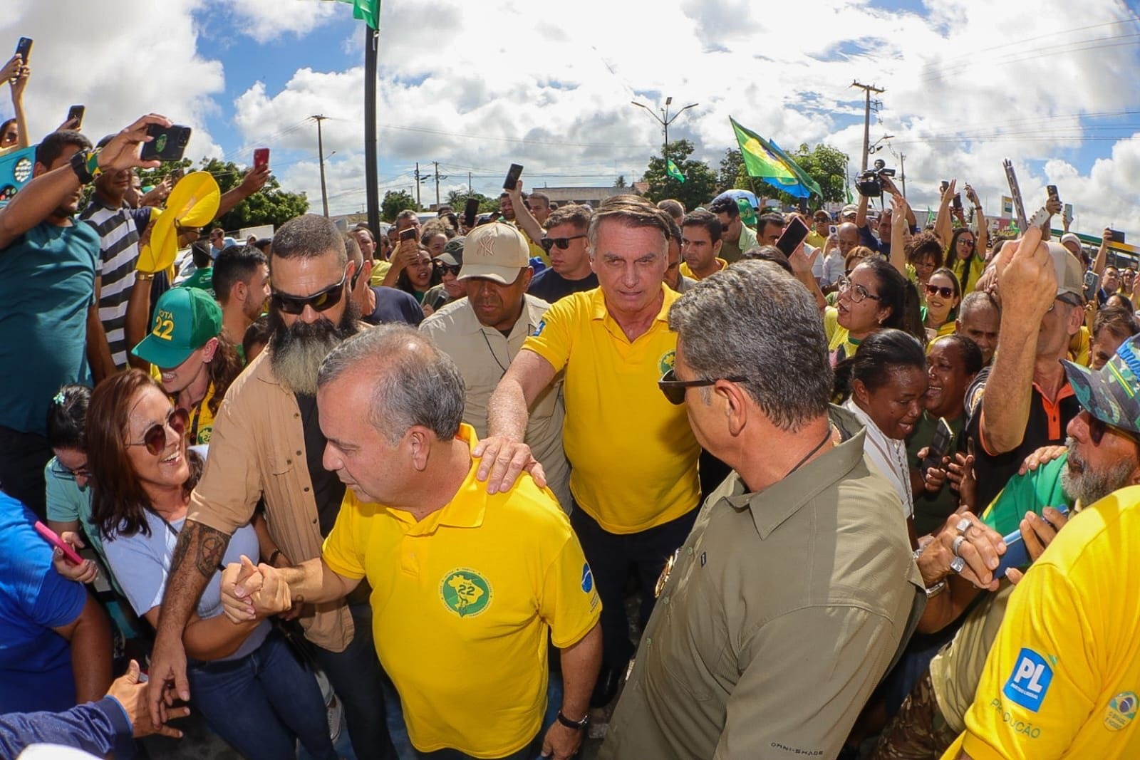 Bolsonaro passa mal e é transferido para Natal de helicóptero