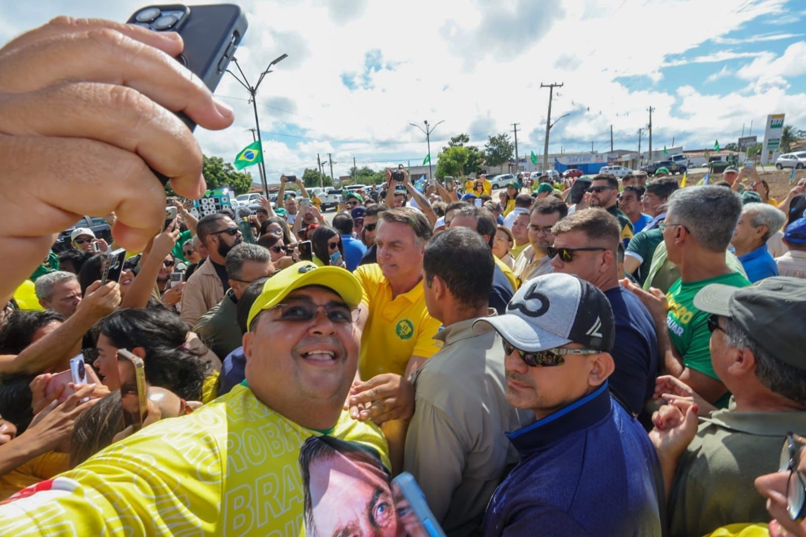 Bolsonaro deve fazer cirurgia de urgência após passar mal em agenda no RN