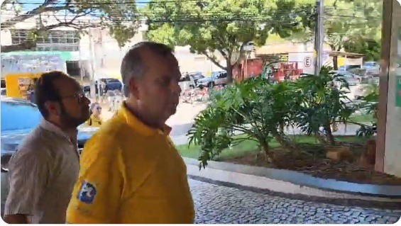 VÍDEO: Rogério Marinho chega ao hospital para acompanhar Bolsonaro