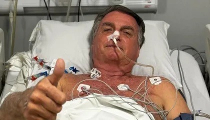 Após 12 horas de cirurgia, Bolsonaro está na UTI e estável, diz boletim médico