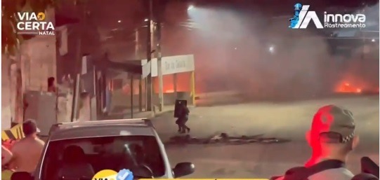 VÍDEO: Moradores protestam novamente, queimam pneus e bloqueiam ruas no Passo da Pátria